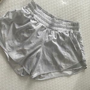 Lululemon Hotty Hot Short 2.5”